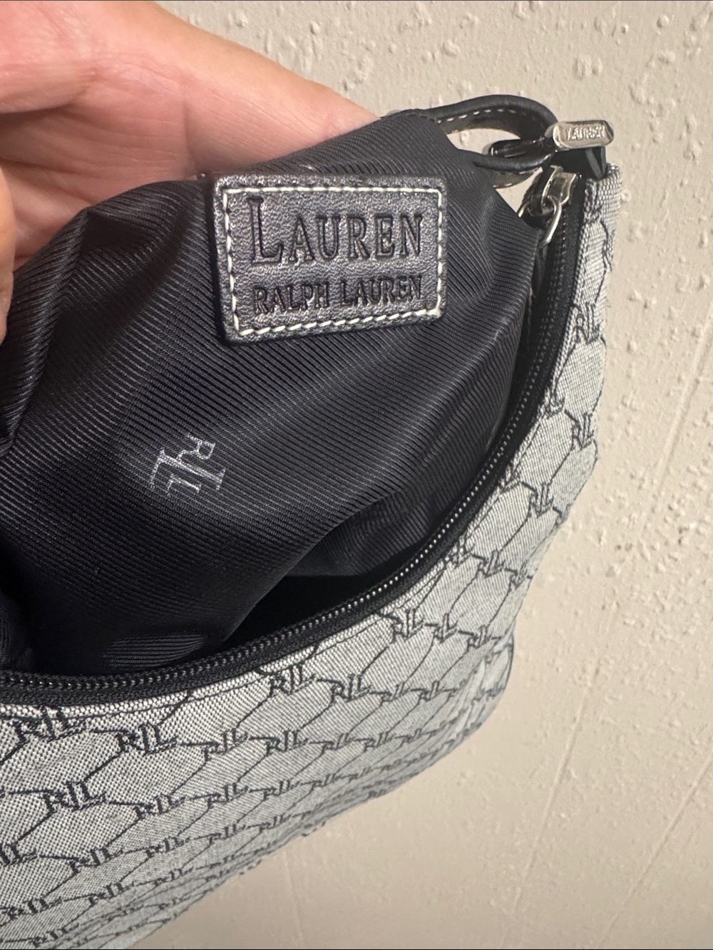 Ralph Lauren Gray Monogram Shoulder Bag with Black Trim - Picture 12 of 16